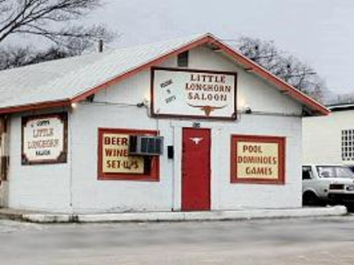 Austin Photo: Places_food_ginnys little longhorn saloon exterior