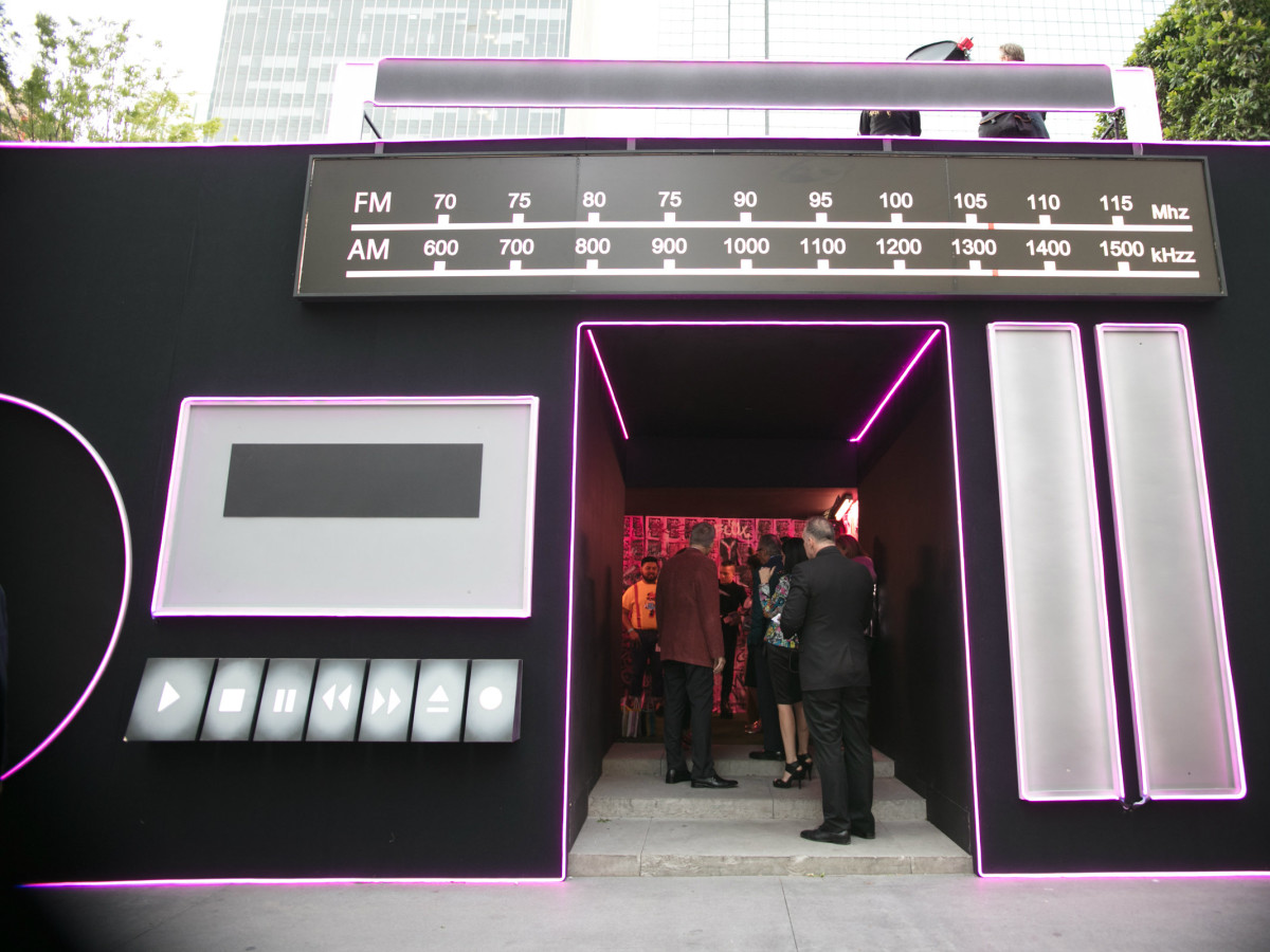 Boom box entrance