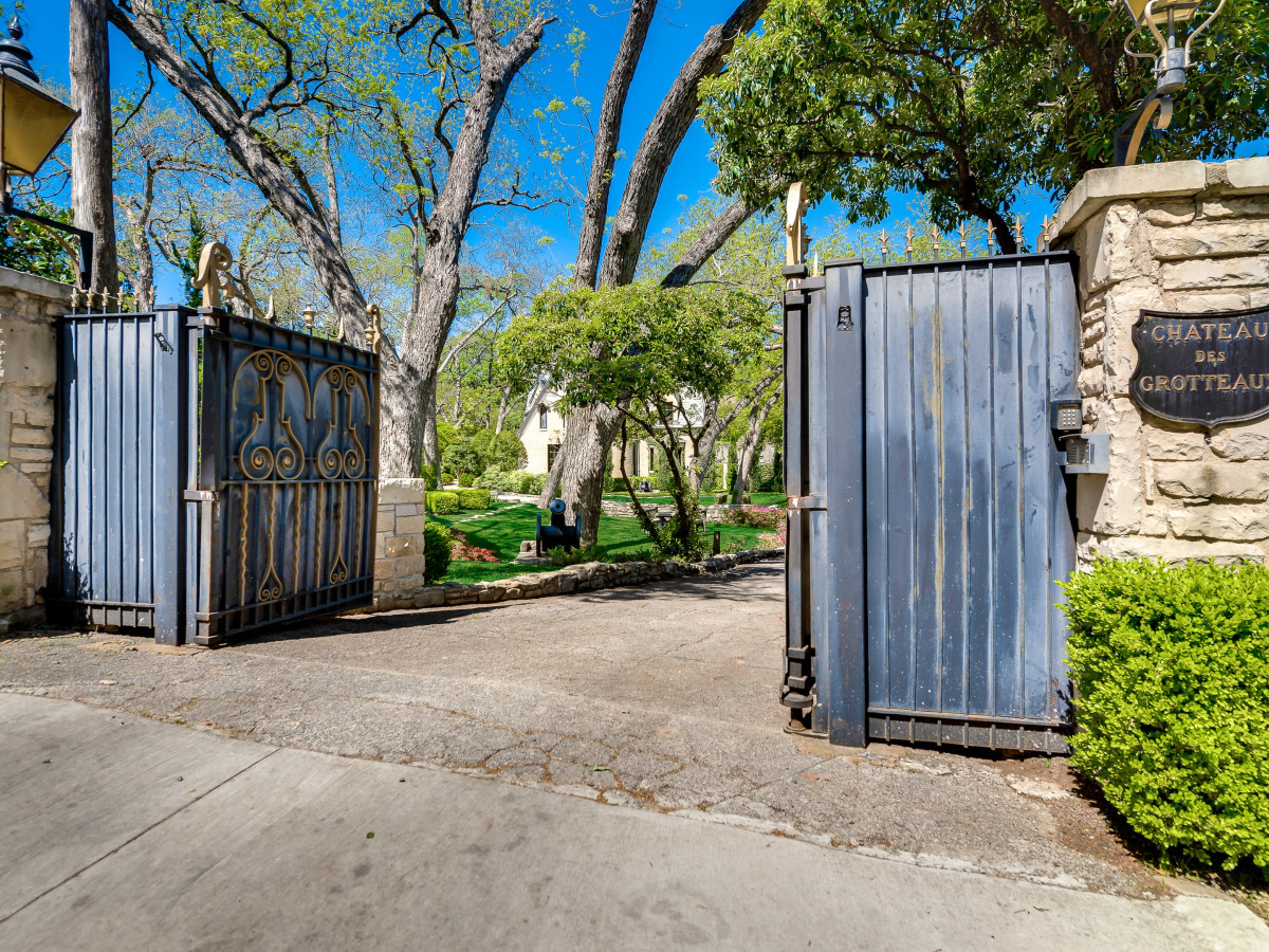 6941 Gaston Ave., R.L. Thornton home for sale, Dallas