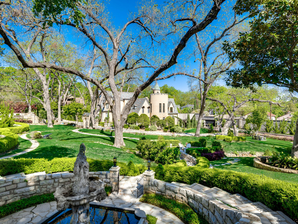 6941 Gaston Ave., R.L. Thornton home for sale, Dallas