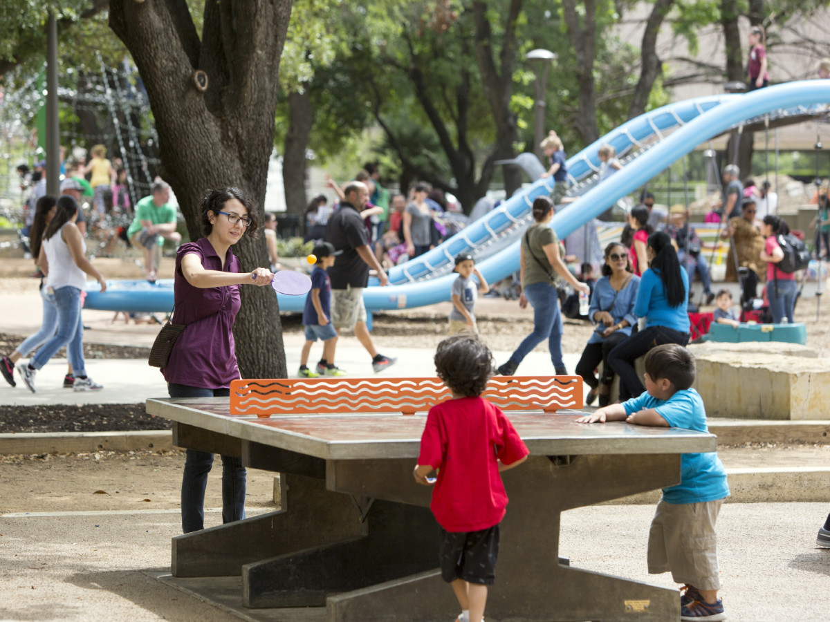Hemisfair mom kids playing