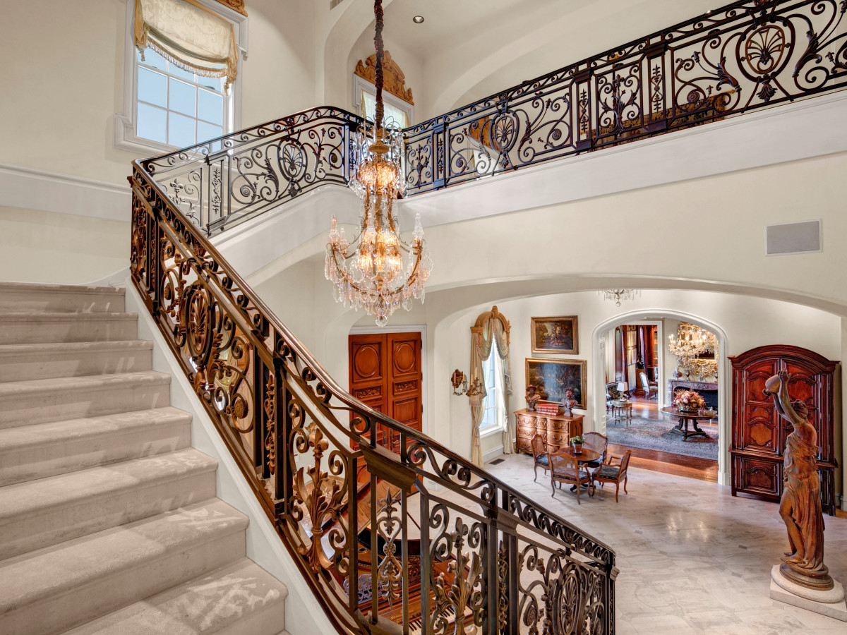 10777 Strait Ln, Dallas White House