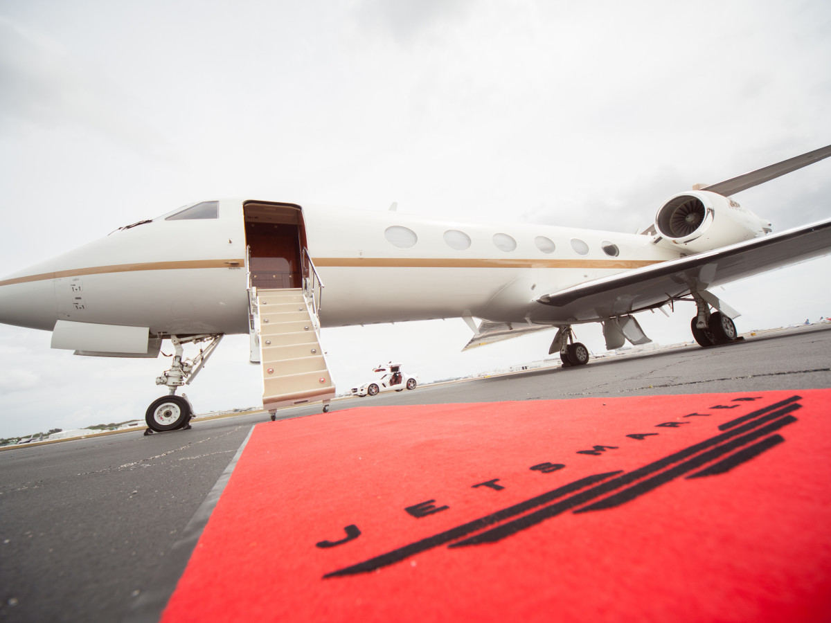 JetSmarter luxury private jet service