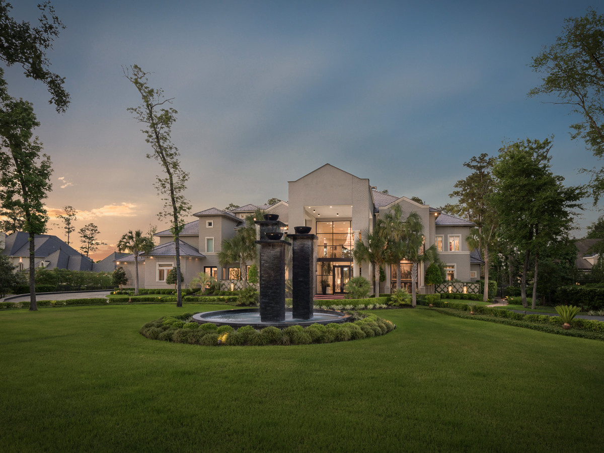Woodlands three-story closet 47 Grand Circle exterior