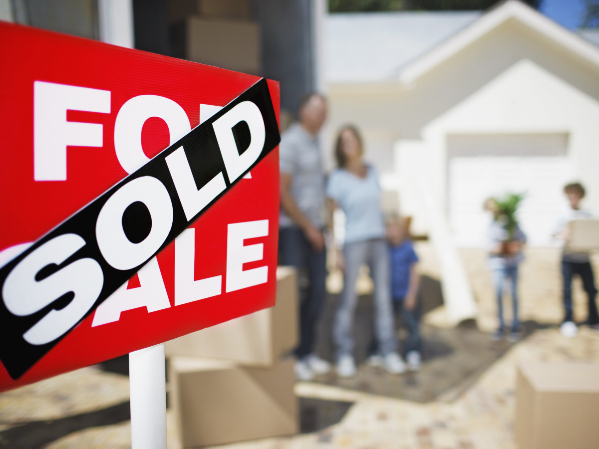 house for sale sold sign