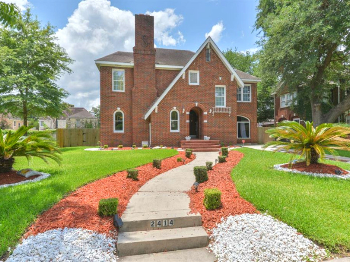 Beyonce S Family Home Survives Flood Listed For Sale Near Med