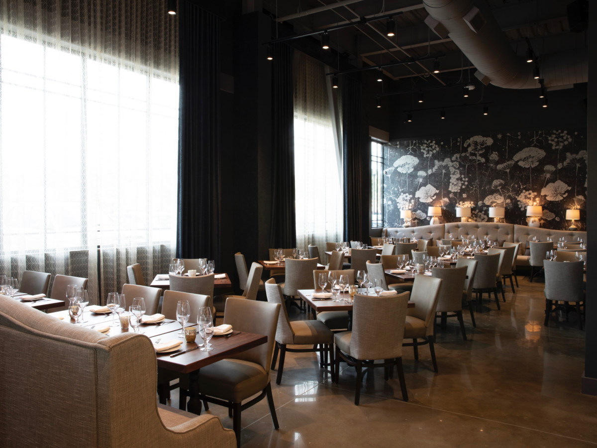 Jonathan's the Rub Memorial Green dining room interior
