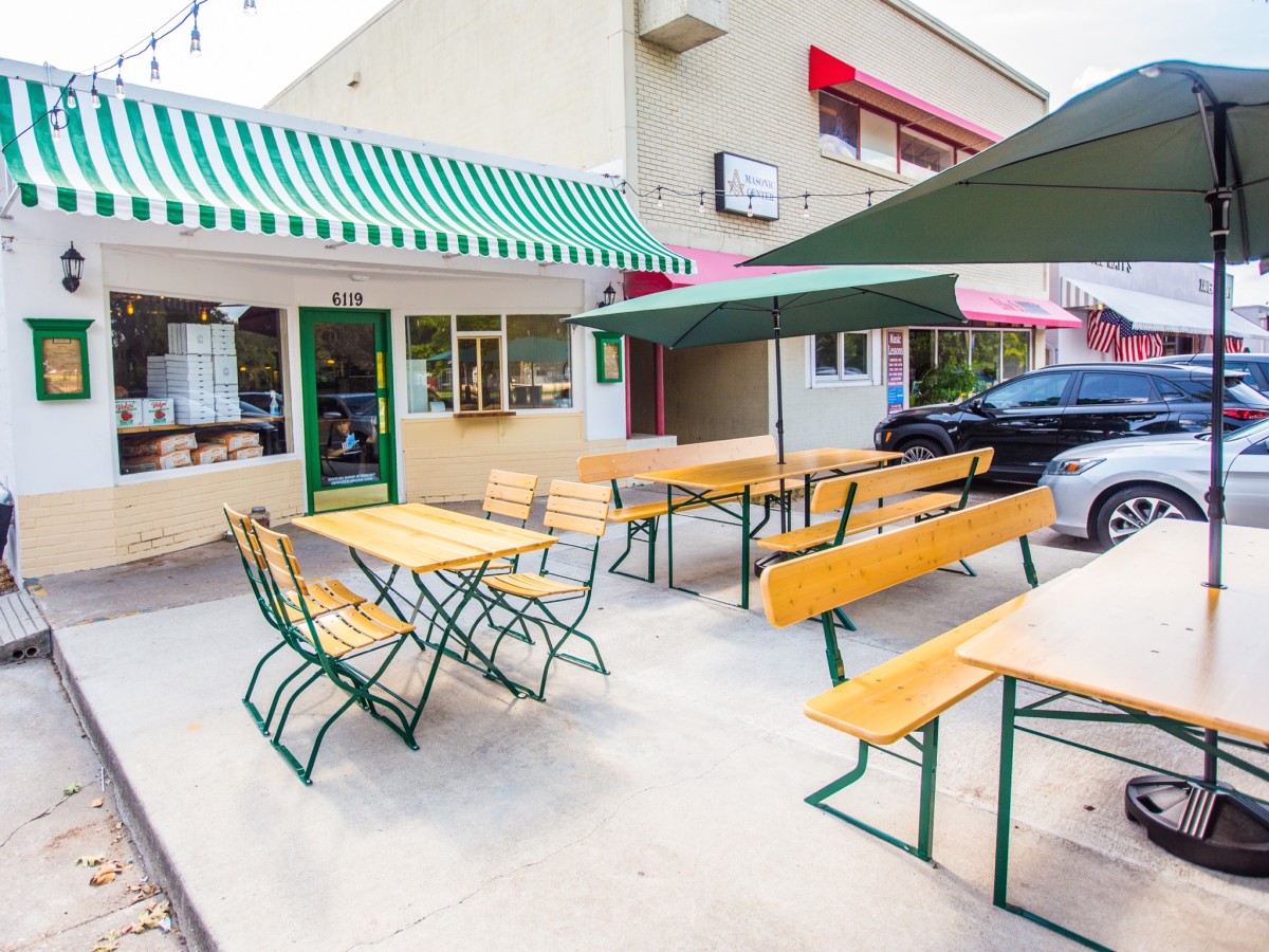 Pizza Motus patio