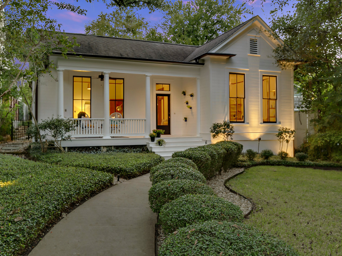 ATX_111 W 9th