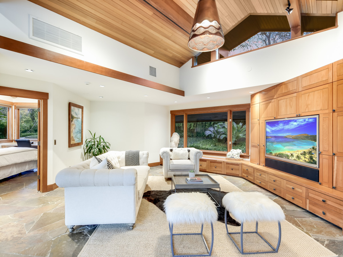 23 Hull Circle West Lake home for sale