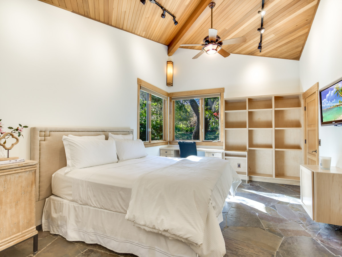 23 Hull Circle West Lake home for sale