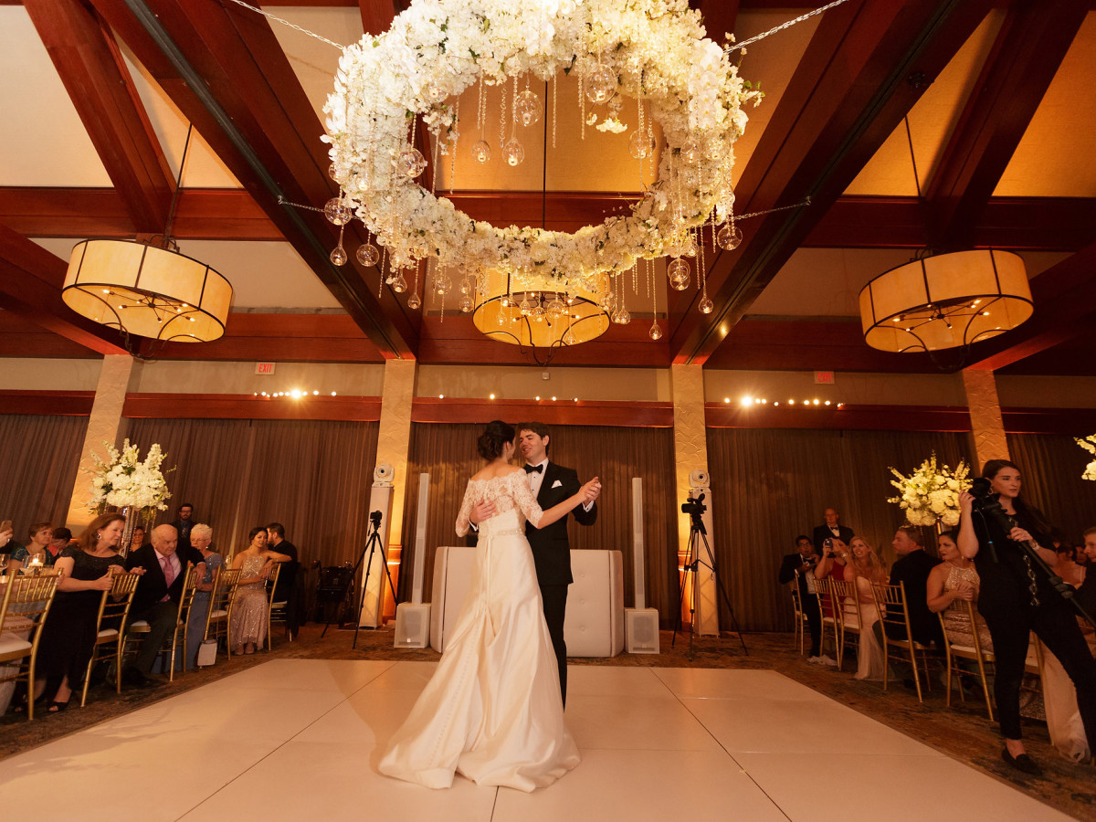 Tour Of Dallas Clubs Whisks Couples To 10 Wedding Venues In One