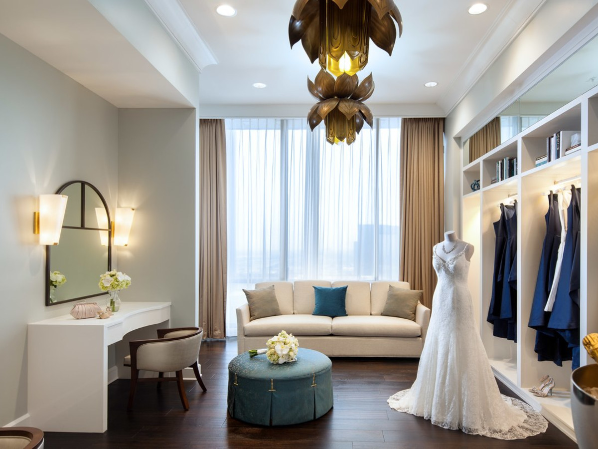 Westin Oaks Houston Heavenly Suite dressing room