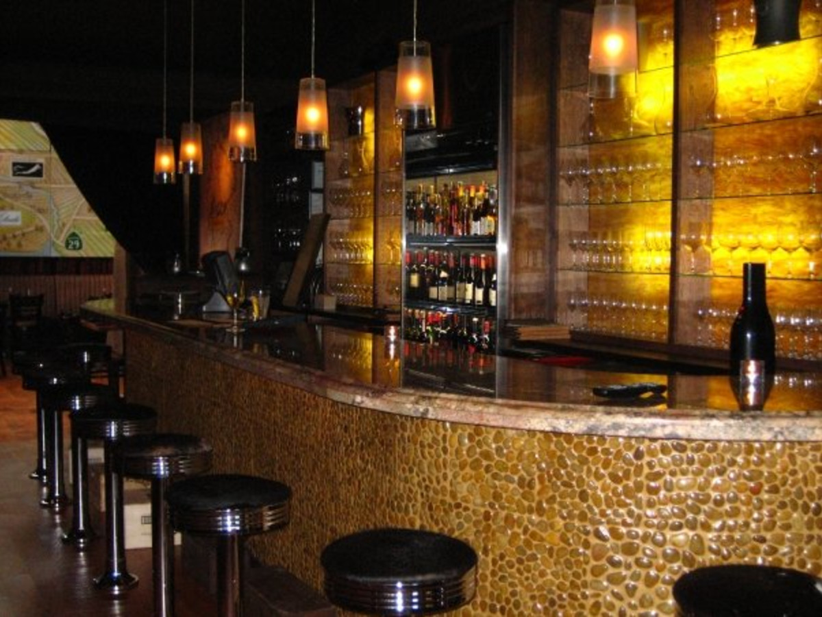 Popular Alamo Heights wine bar pours final glass after 12year run