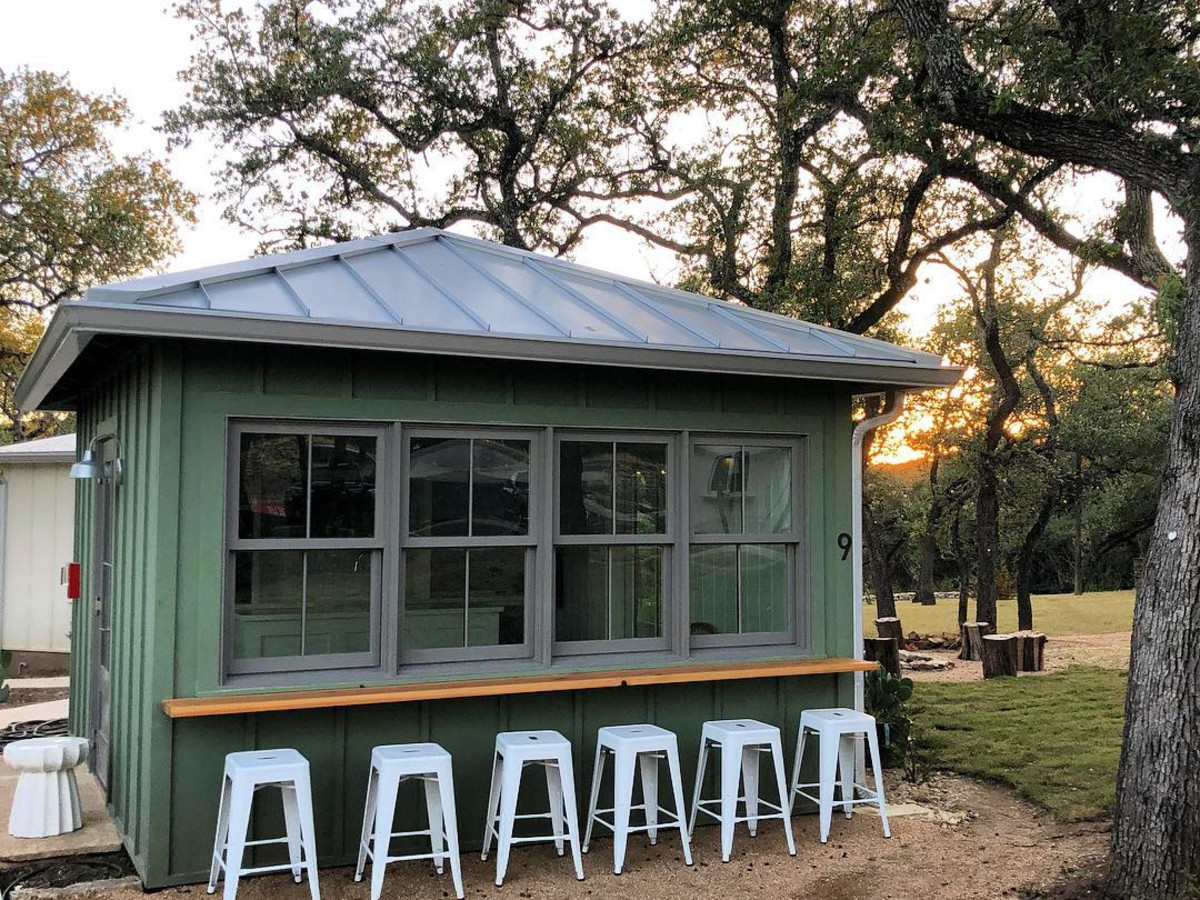 Wayback Cafe & Cottages cabana