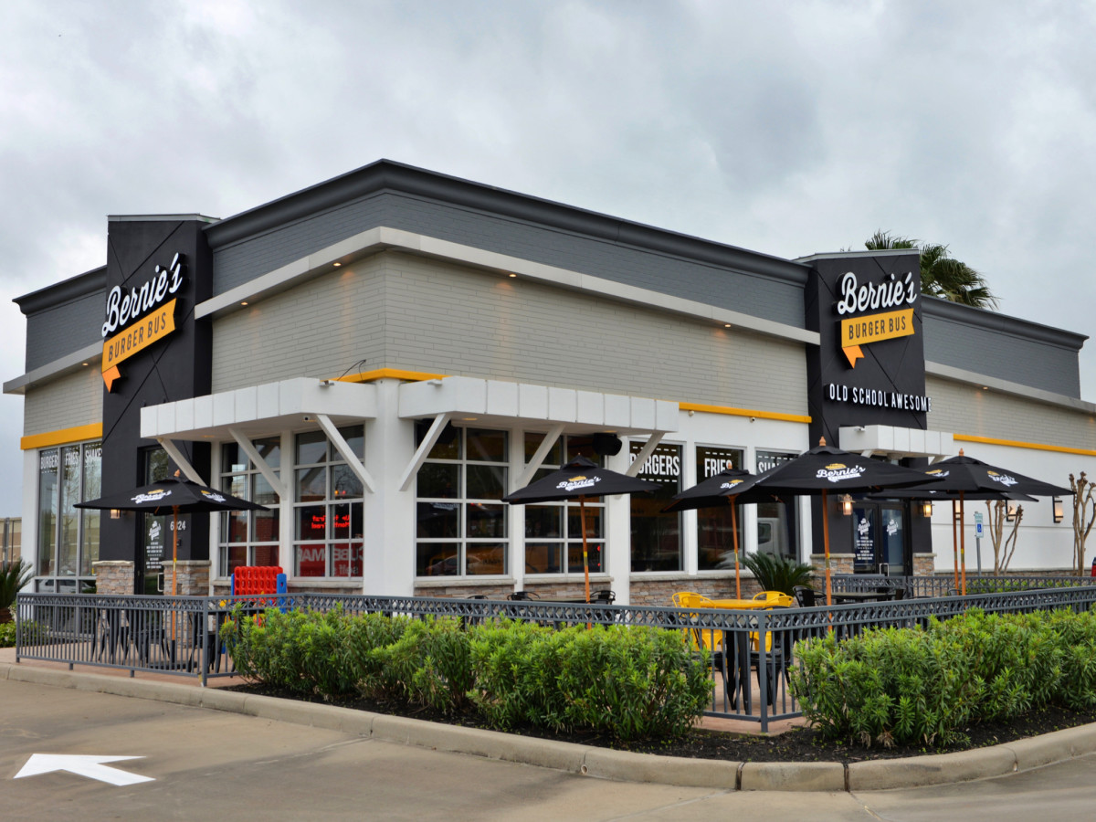 Slideshow Houston Burger Spot S New Location Rolls Up With Record Breaking Opening Crowd Culturemap Houston