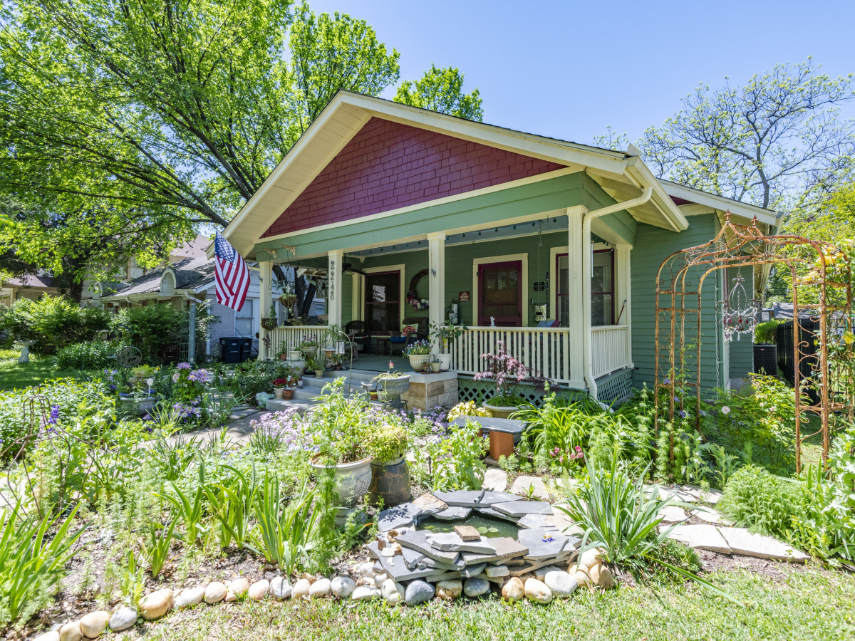 7 Colorful Houses Turn Back Time On Fairmount Historic Home Tour 2248 5th Fairmount