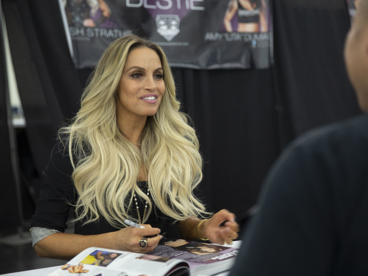 Картинки по запросу Trish Stratus HOT