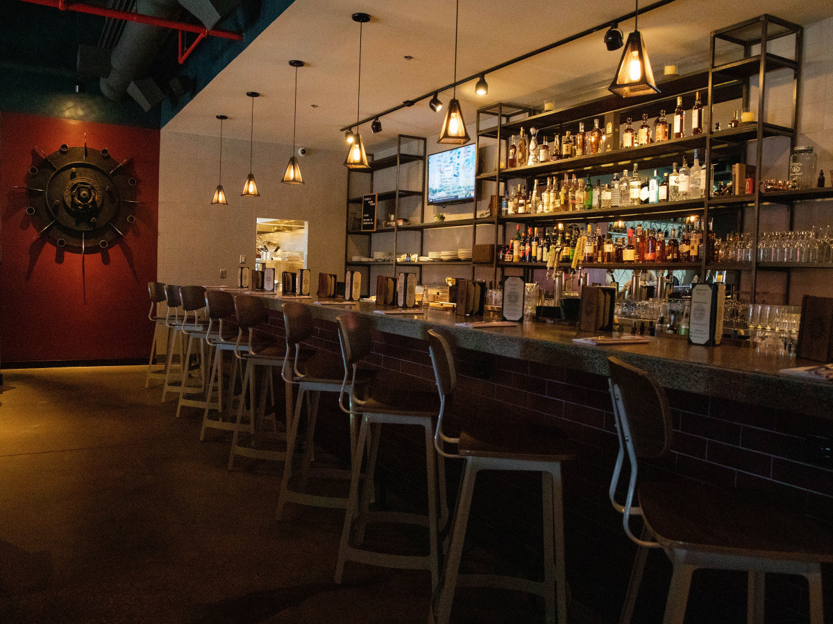 District Kitchen North bar