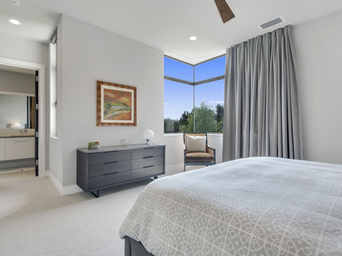 AUS_4624 Amarra Drive