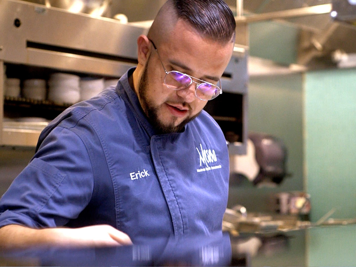 Mesero Inwood Village executive chef Erick Barrera