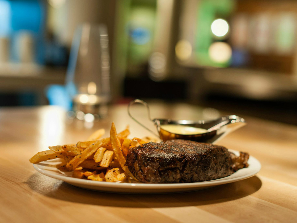 Steak frites at Terrace Bistro at NYLO South Side