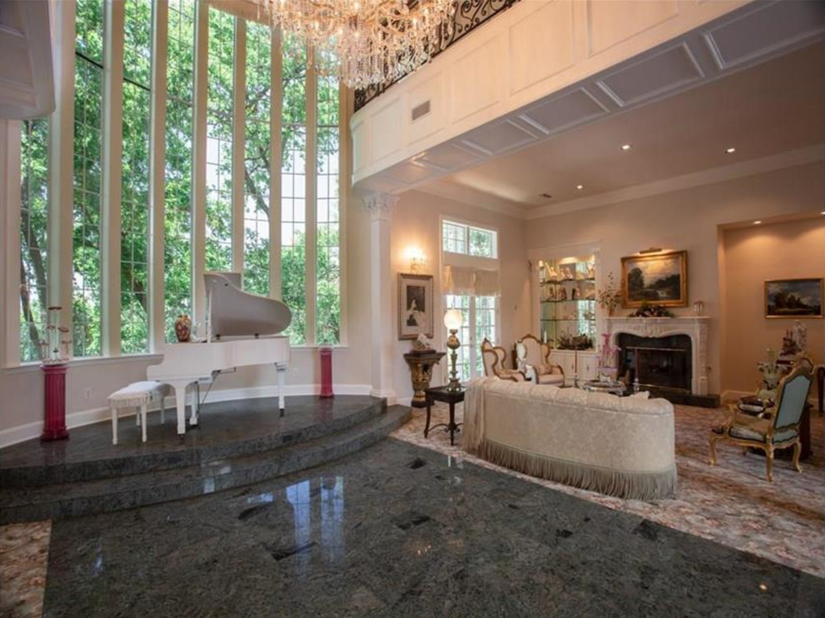 Lakefront Estate With Ties To Dallas Mobster Hits Market For 3 7m