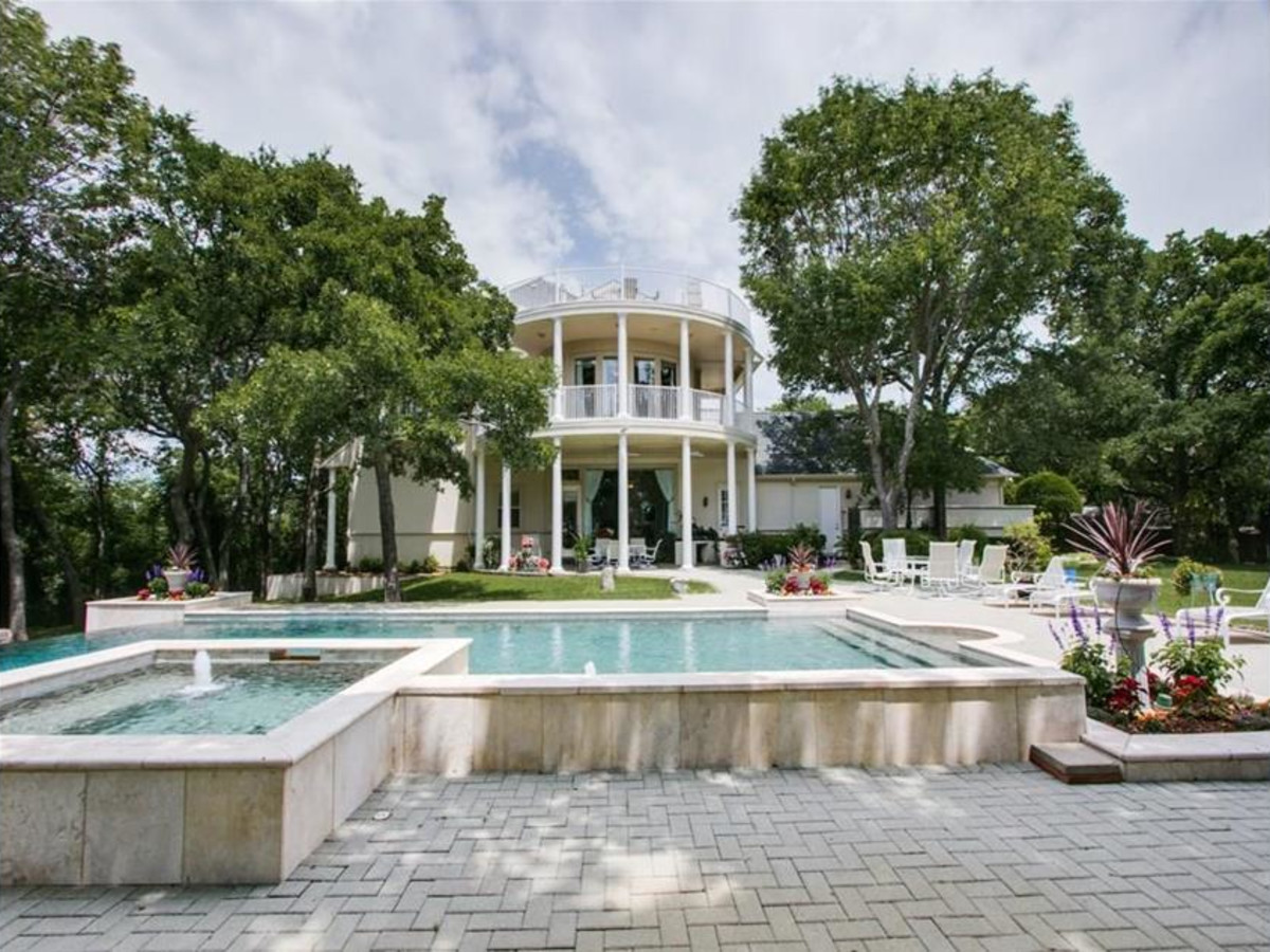 Lakefront Estate With Ties To Dallas Mobster Hits Market For 3 7m