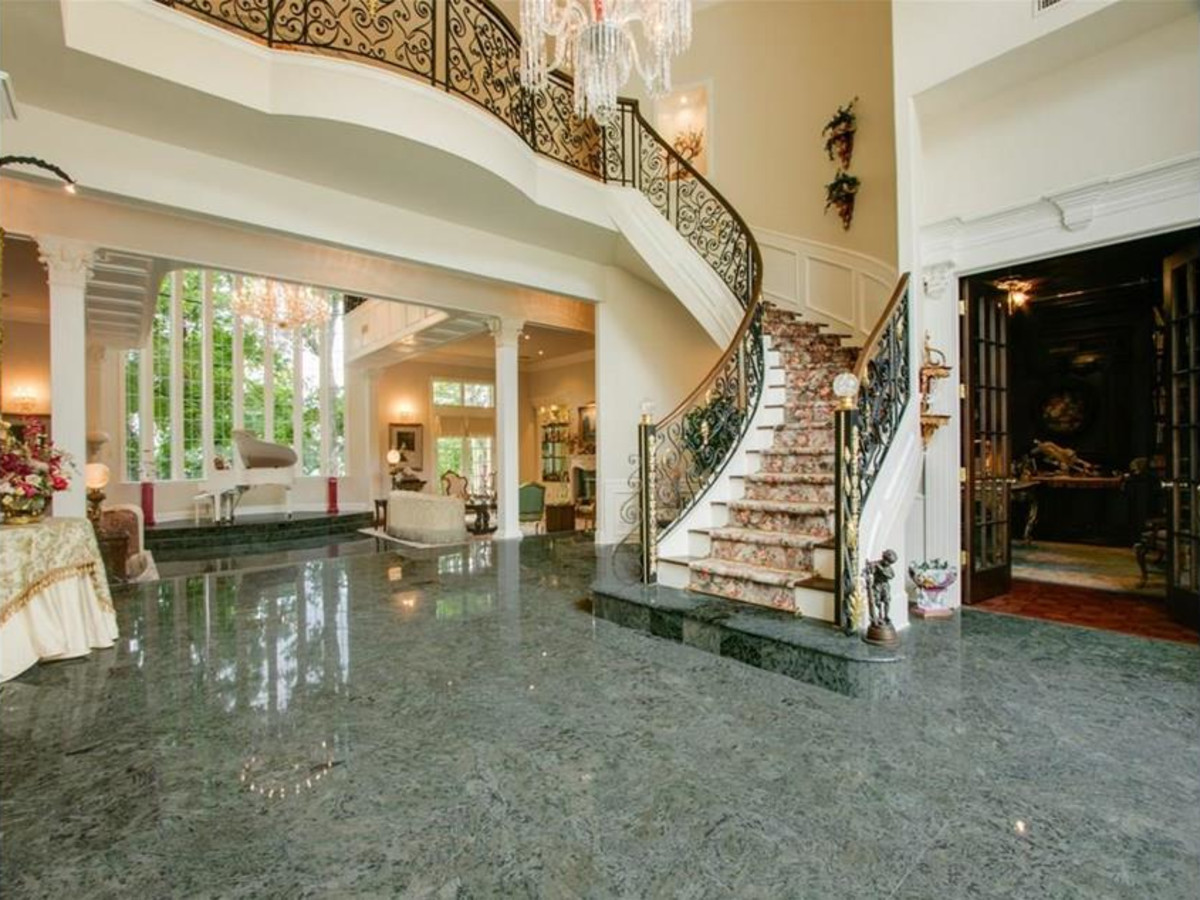 Lakefront Estate With Ties To Dallas Mobster Hits Market For 3 7m