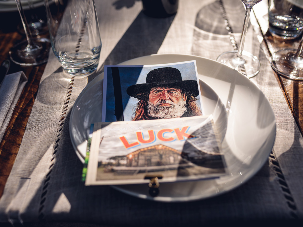 Luck Cinema Willie Place Setting