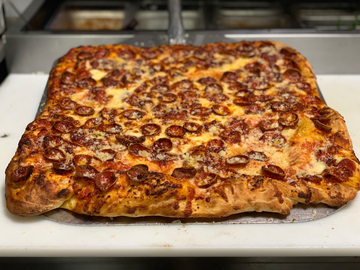 Pizza Zquare Rosa Grande pepperoni Finn Hall
