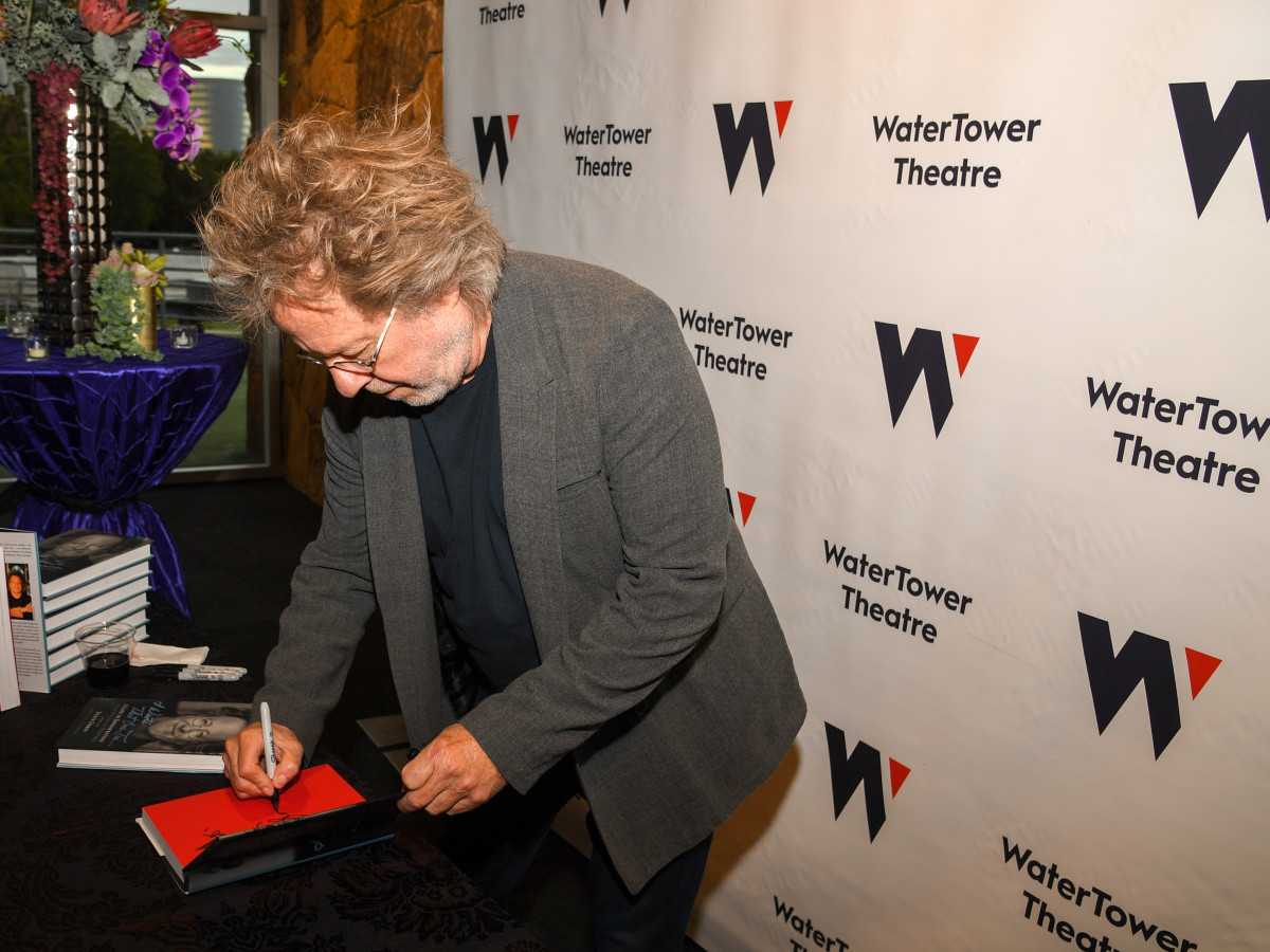 Steve Dorff signing books