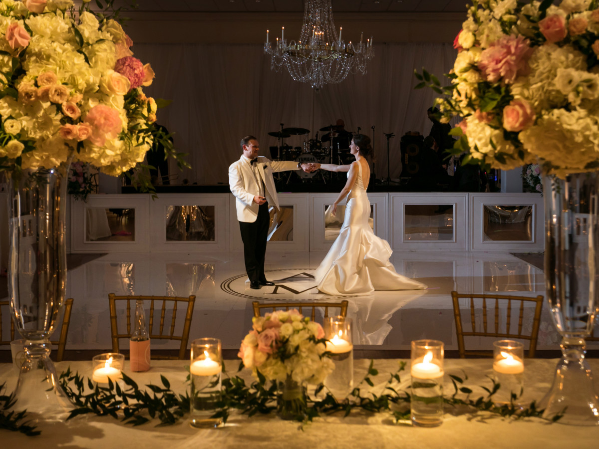 Dallas Couple Keeps It Classy With Spring Wedding At The Country