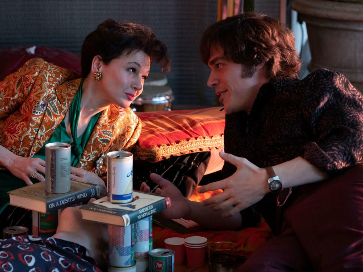 Renée Zellweger and Finn Wittrock in Judy