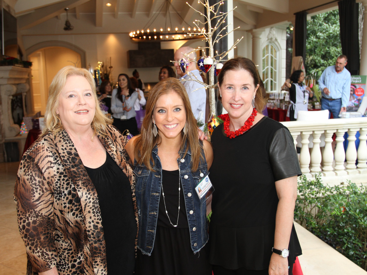 Paige Fertitta Children's Art Project trunk show MD Anderson Children's Art Project's Sue Molin, Jessica Wilson, Sara Longley