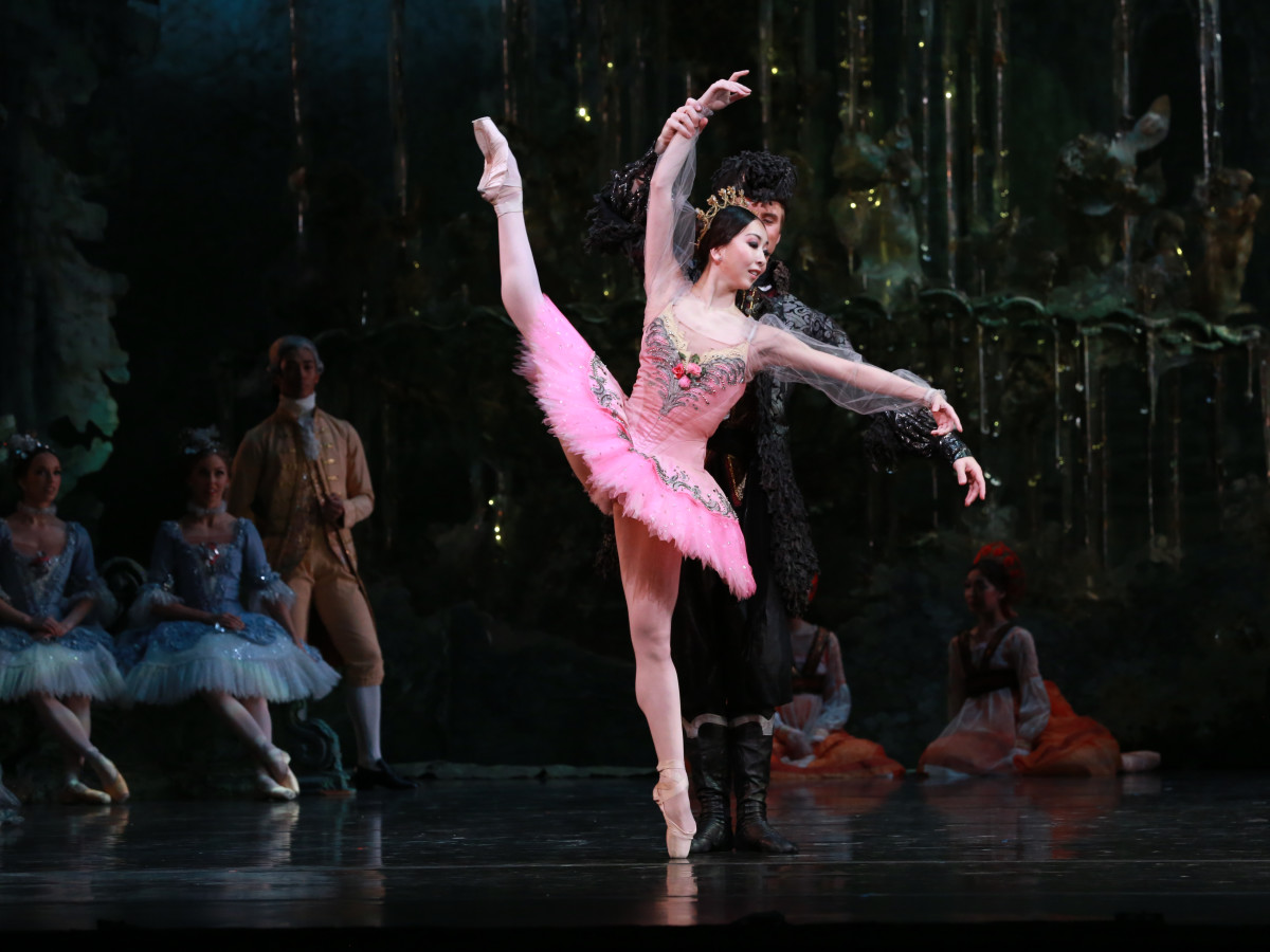 Houston Ballet principal Yuriko Kajiya as Princess Aurora with artists of Houston Ballet in Ben Stevenson’s The Sleeping Beauty