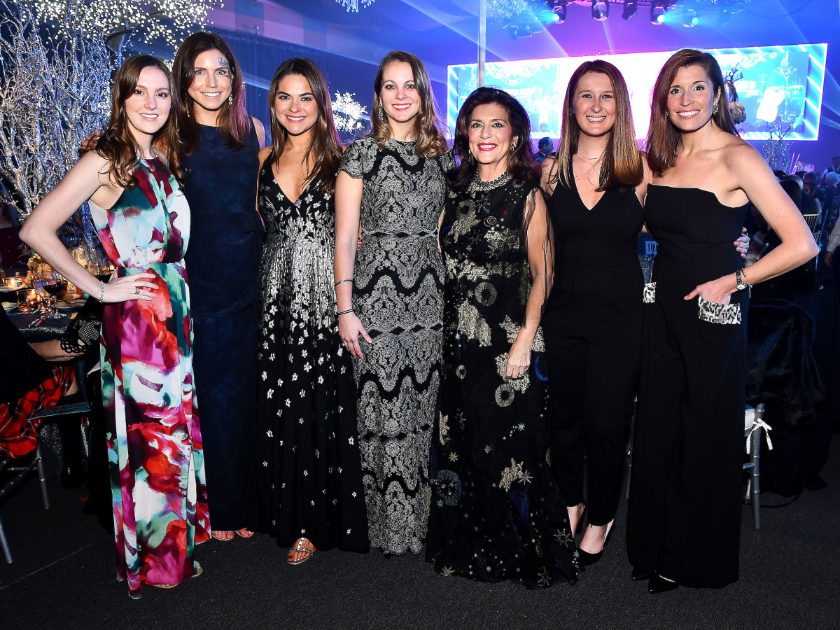 San Luis Salute 2020 Colleen Wagner, Caroline Dawson, Mary Ann Mason, Hayden Rome, Dancie Ware, Mattie Van Gundy and Katelyn Gosslee
