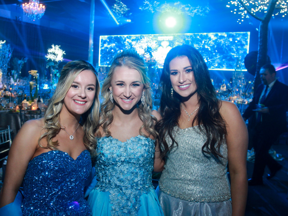San Luis Salute 2020 Duchesses Hannah Sukkar, Natalie Crowder and Allison Denman