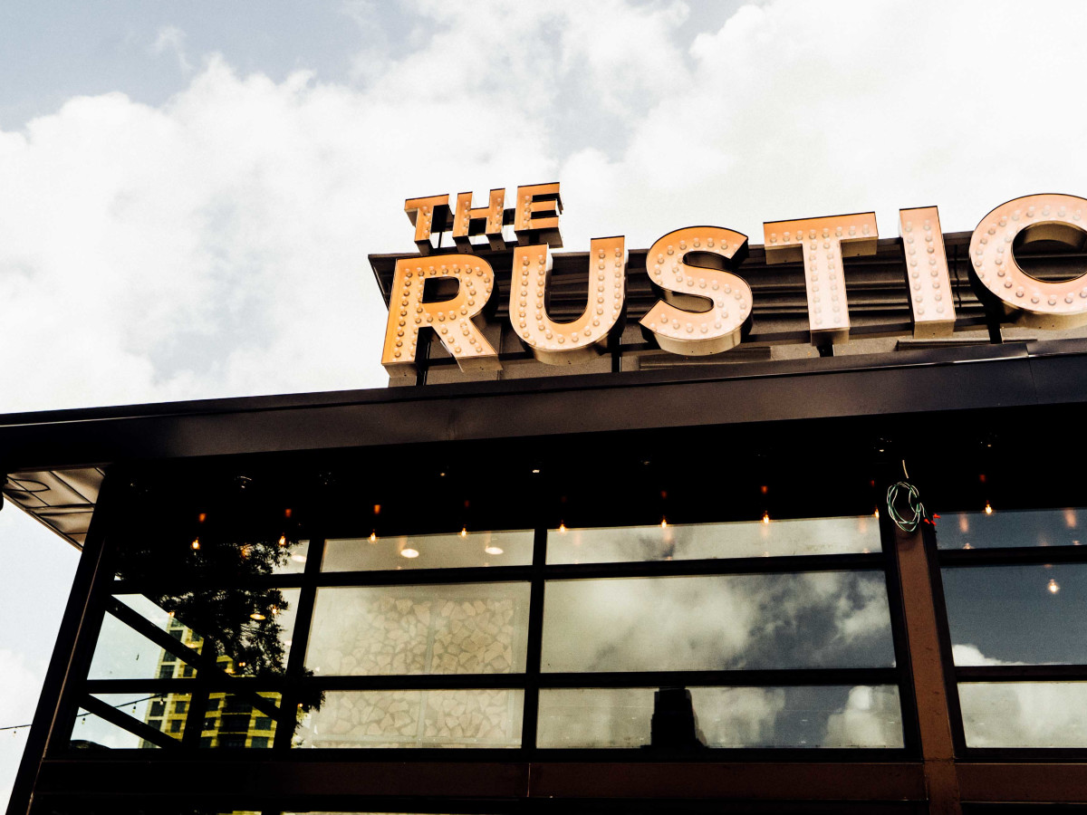 The Rustic Post Oak sign