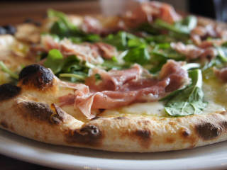 Prosciutto and arugula pizza at Cane Rosso restaurant Dallas