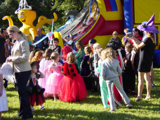 Menil Collection hosts "Who R U?" Children's Halloween party