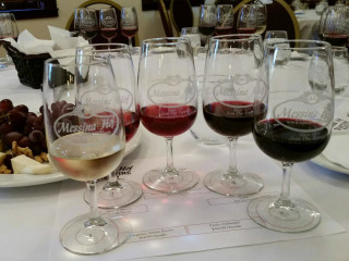 Messina Hof Grapevine Presents Custom Wine Glass Painting
