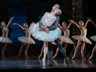 Houston Ballet presents <i>Swan Lake</i>