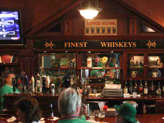 Places-Drinks-Molly's Pub interior