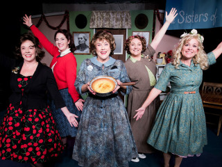 5 Lesbians Eating a Quiche