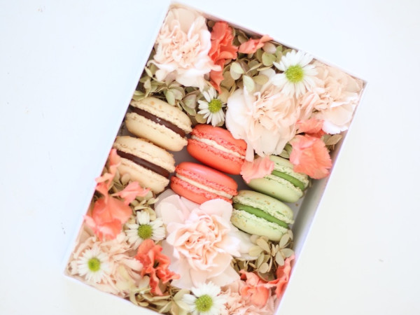 Bakery Lorraine's Mother's Day macaron flower box 
