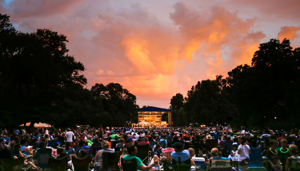 Fort Worth Symphony Orchestra Presents Concerts In The Garden