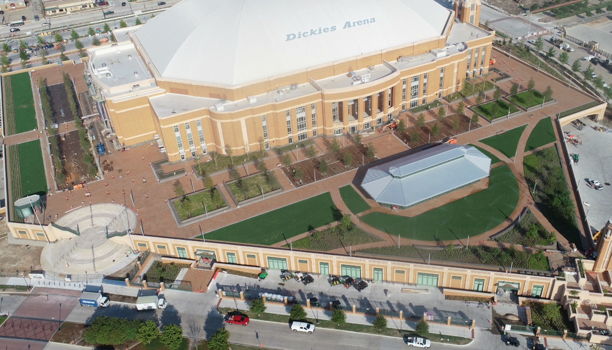 Dickies Arena delivers pomp and circumstance for grand opening