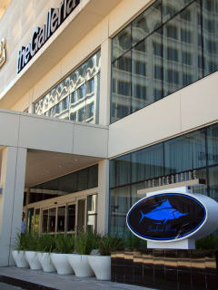 Places-Eat-The Oceanaire Seafood Room-exterior-sign-1
