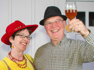 Manos de Cristo presents Beer, Wine & Swine